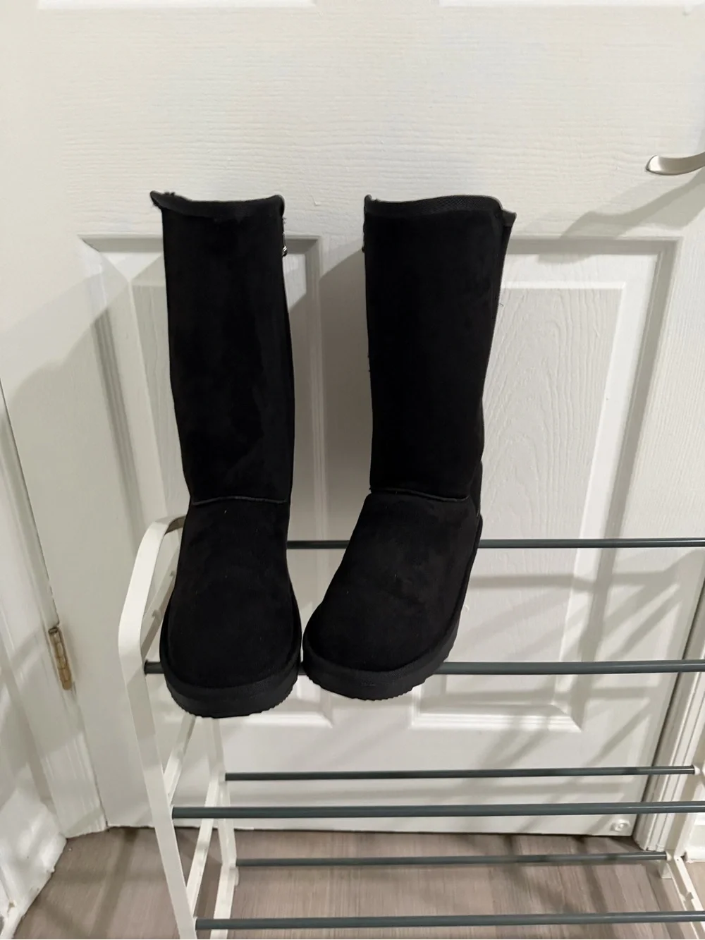 Women’s Black Mid-Calf Winter Boots with Plush Lining